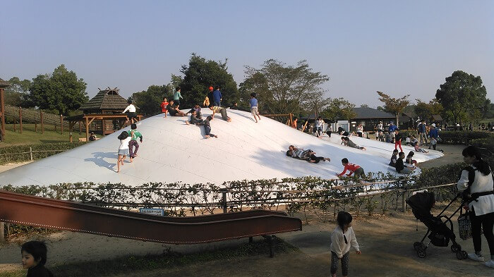 フワンフワンコクーン（空気膜構造遊具）