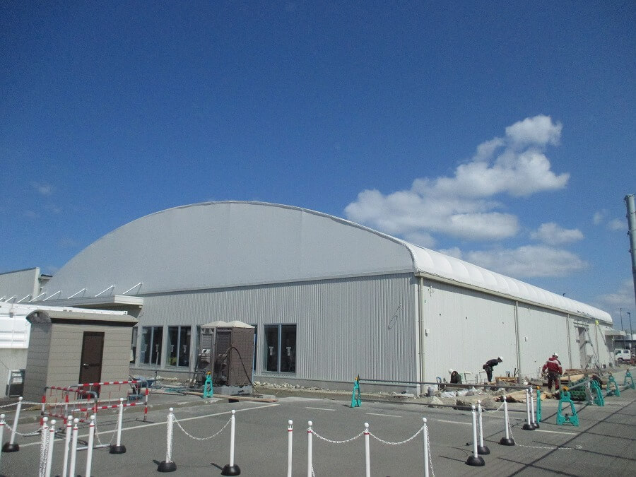 大型クルーズターミナルの膜構造建築物（山口産業株式会社）1