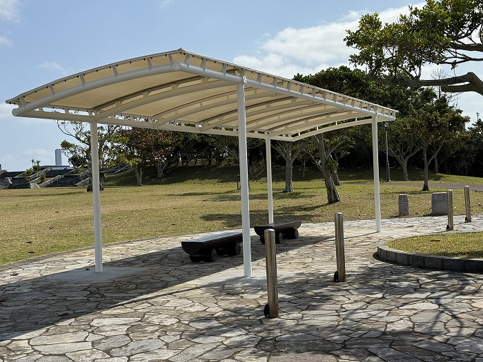 沖縄の強い日差しを遮蔽するシェルター